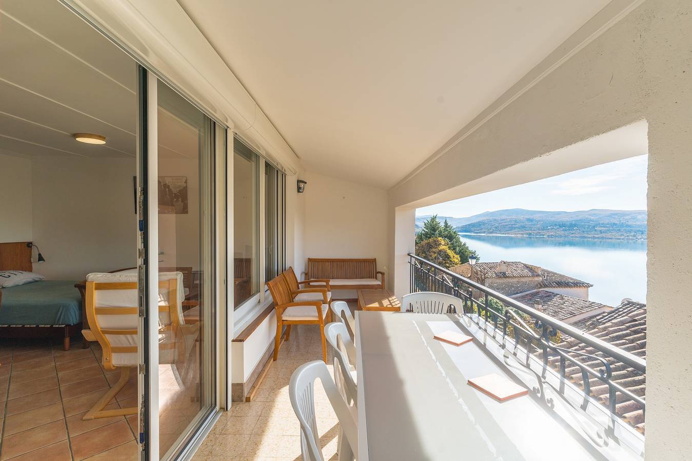 Appartement entier, Appartement « T2 L’Amourié 1er Étage » avec terrasse couverte, vue lac in Sainte-Croix-du-Verdon, Parc naturel régional du Verdon