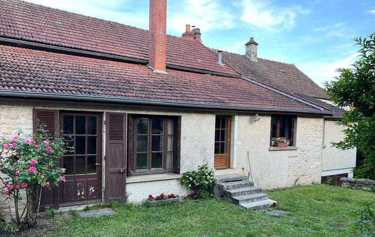 Gîte pour 4 personnes, avec jardin et vue, animaux acceptés à Bouilland