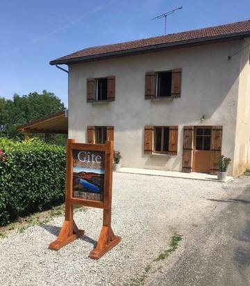 Gîte pour 5 personnes, avec terrasse ainsi que jardin et vue, animaux acceptés à Bonlieu