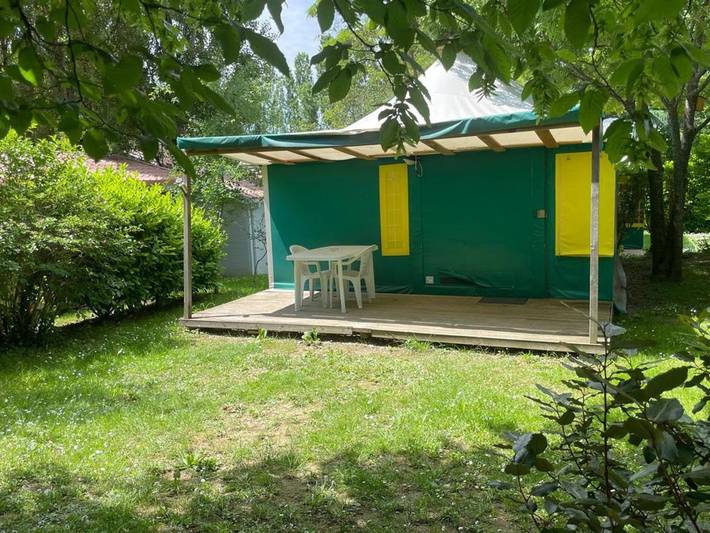 Location de vacances pour 5 personnes, avec piscine et terrasse à Camon