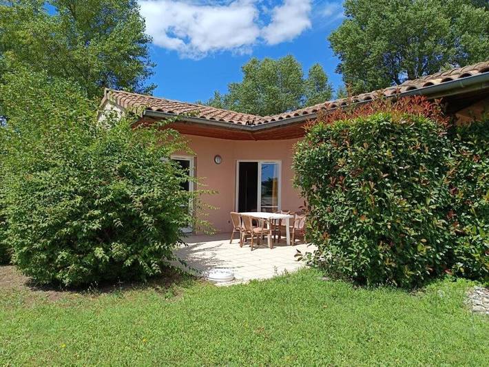 Gîte pour 4 personnes, avec terrasse et piscine, animaux acceptés à Châteauneuf-sur-Isère