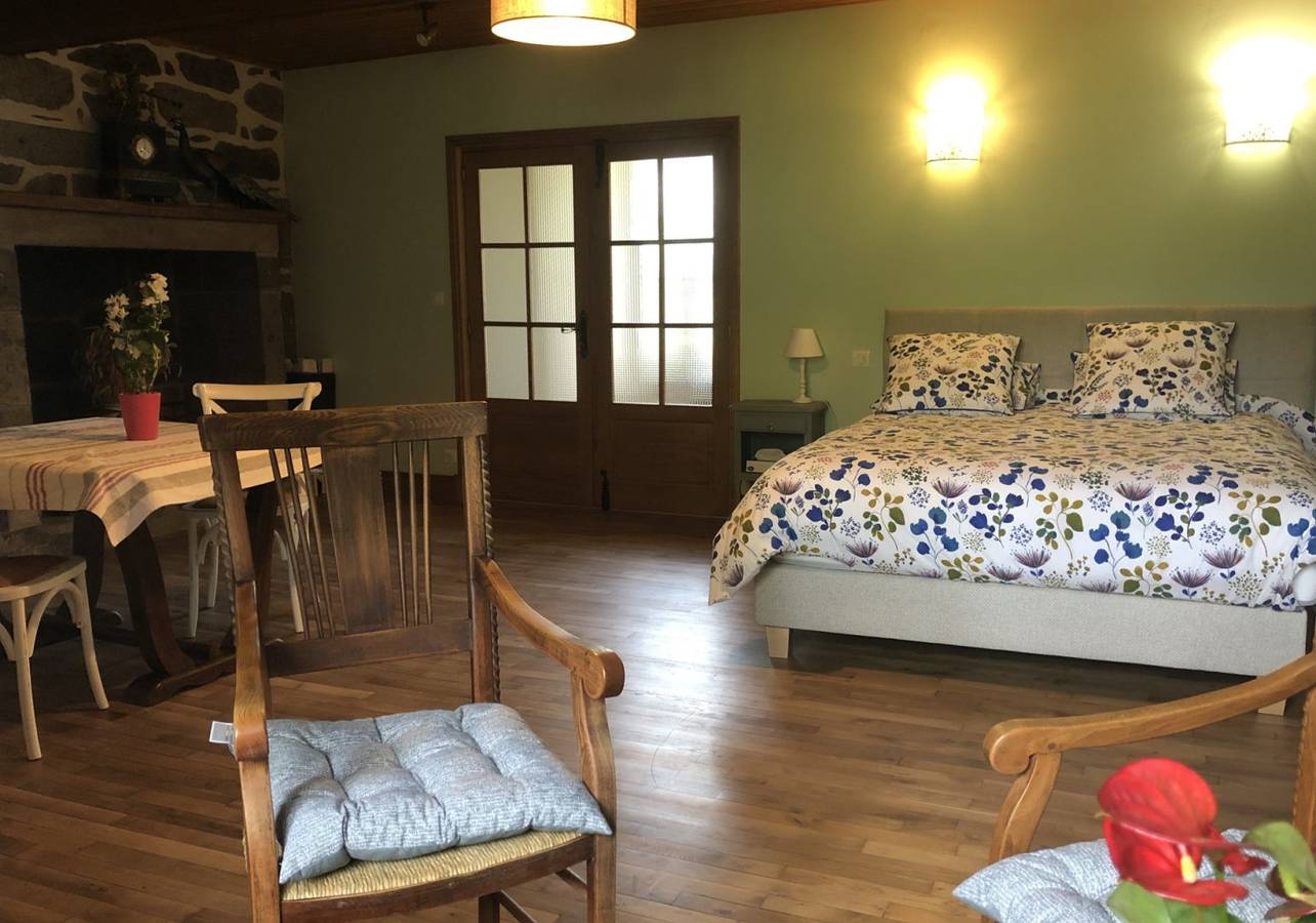 Chambre d'hôtes de Curières - Chambre in Cheylade, Parc naturel régional des Volcans d'Auvergne