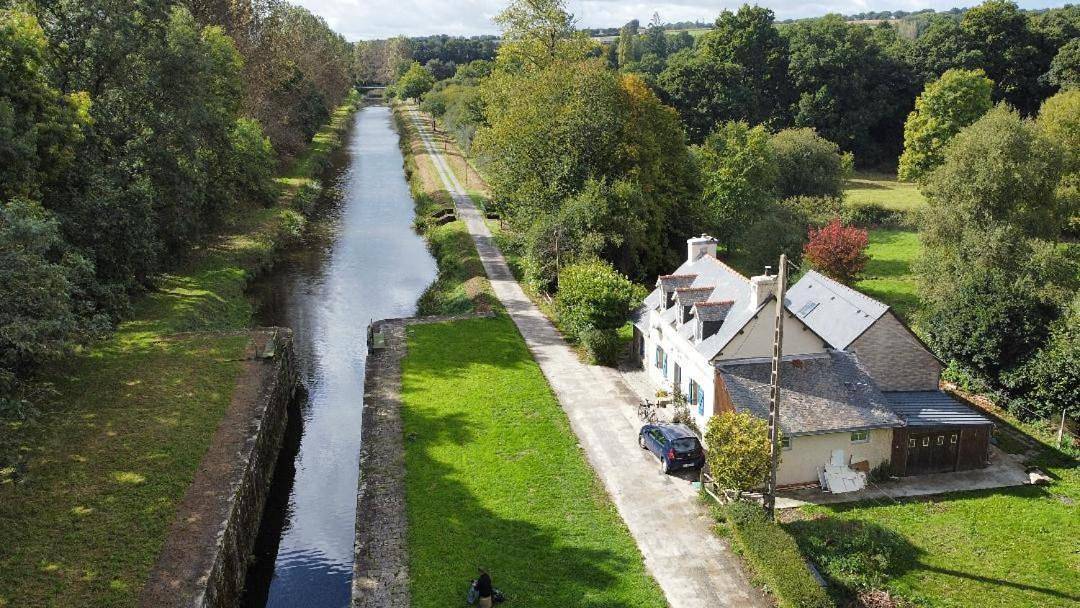 Double Room with Private Bathroom in Carhaix-Plouguer, Région de Châteaulin