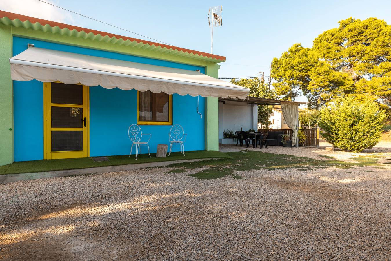 Entire studio, Studio Apartment 'Estudio La Cochera' with Shared Pool, Wi-Fi and Air Conditioning. in La Cava, Terres de l'Ebre