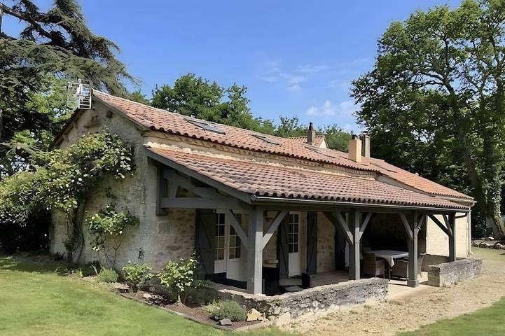 Location de vacances pour 6 personnes, avec jardin à Limeyrat