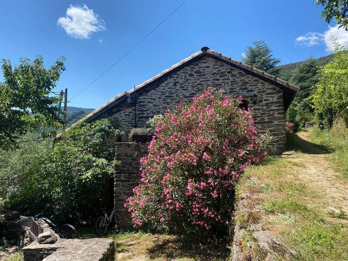 Location de vacances pour 7 personnes, avec balcon et vue à Dompnac