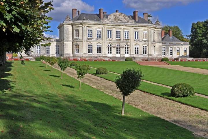 Location de vacances pour 5 personnes, avec Terrasse ainsi que Jardin et Piscine à Craon