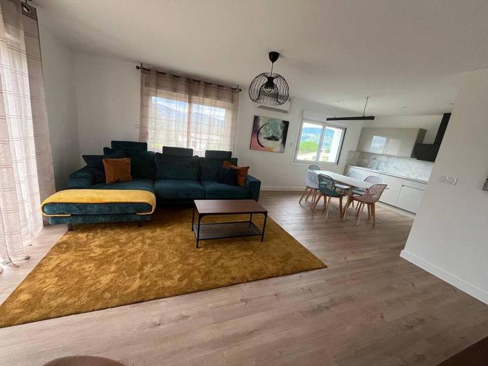 Gîte pour 7 personnes, avec vue et balcon à Saint-Clair-du-Rhône