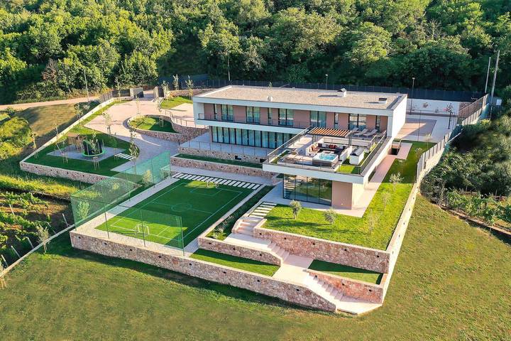 Villa pour 20 personnes, avec jacuzzi et piscine ainsi que sauna et jardin, adapté aux familles à Imotski - 2