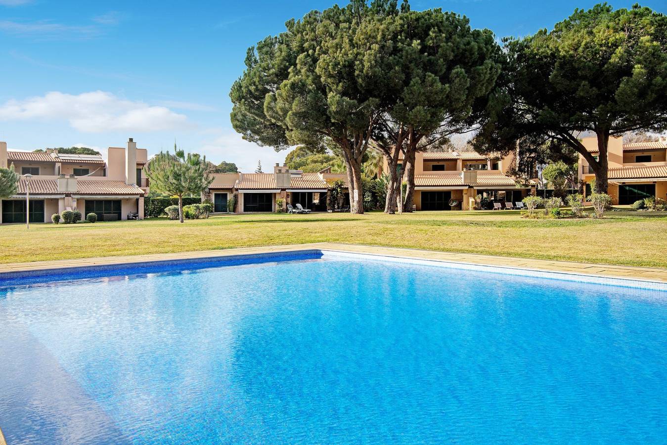 Casa de Férias Vilamoura Tenis 58 com Terraços, Piscina Partilhada e Wi-Fi in Vilamoura, Quarteira