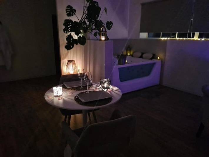 Location de vacances pour 2 personnes, avec Jacuzzi et Terrasse ainsi que Jardin et Sauna à Bournezeau