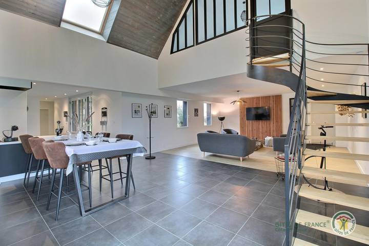 Gîte pour 4 personnes, avec Terrasse ainsi que Jardin et Vue à Hénanbihen