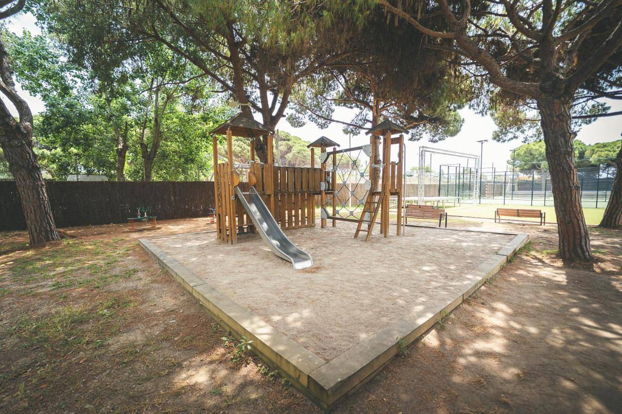 Tres Estrellas Barcelona by Holacamp in Platja de Gavà (Gavà), Gavà