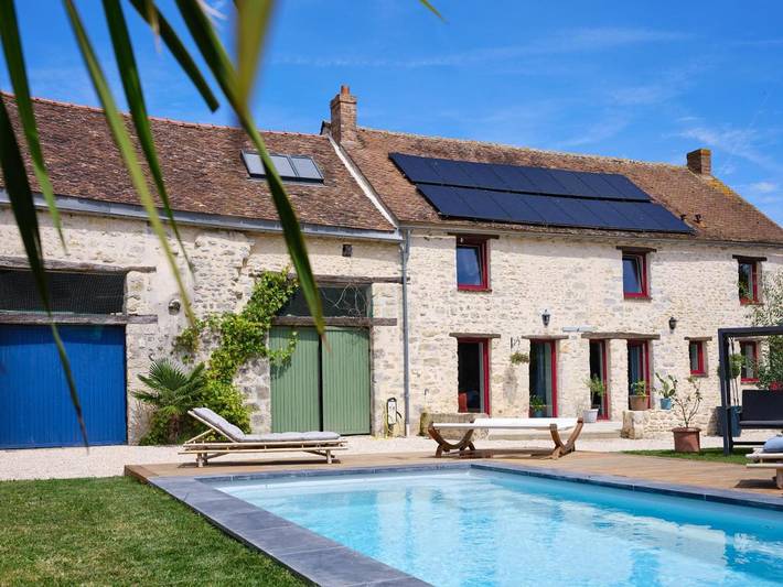 Gîte pour 8 personnes, avec terrasse et jacuzzi ainsi que piscine et jardin dans Garentreville