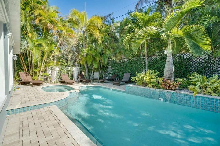 Casa de vacaciones para 12 personas, con terraza además de jacuzzi y piscina - 1