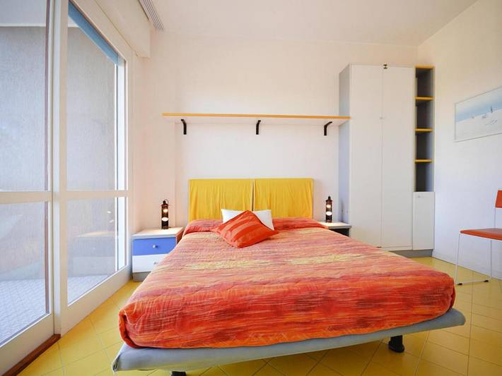 Ferienwohnung für 3 Personen, mit Balkon und Terrasse sowie Kinderpool und Pool in Lignano Sabbiadoro