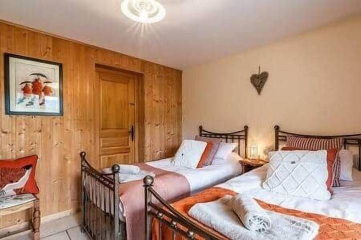 Gîte pour 11 personnes, avec jardin ainsi que sauna et balcon, animaux acceptés à La Côte-d'Arbroz - 4