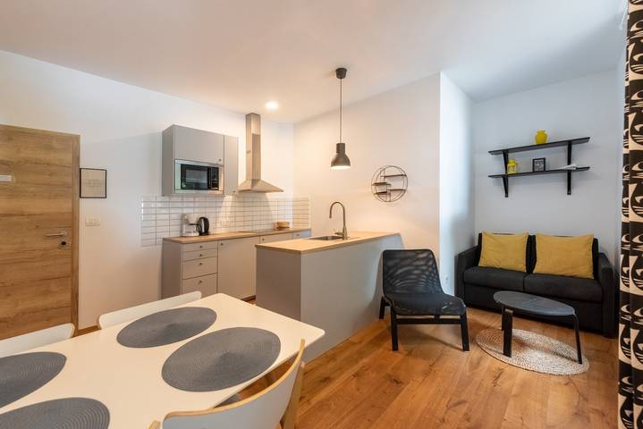 Apartament wakacyjny dla 3 osób, z balkon/ taras w Ika