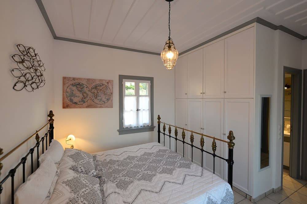 Spectacular 5-bedroom 6-bath Spetses villa with sweeping views and private pool in Spetses City, Spetses