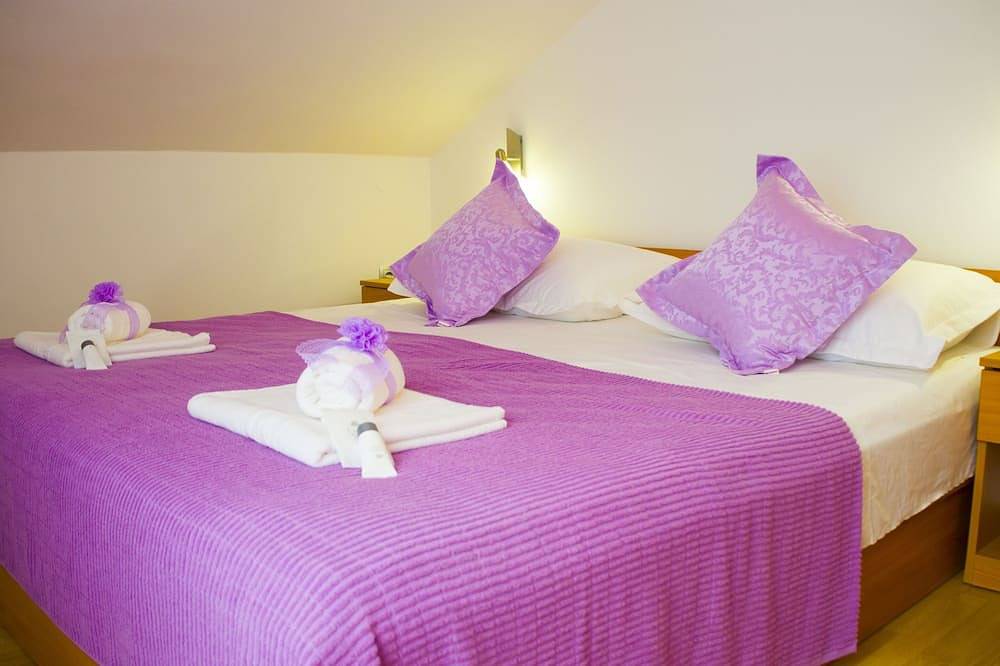 Ganze Wohnung, 1-Zimmer-Ferienwohnung mit Balkon und Meerblick Vis (A-2428-c) in Vis Stadt, Vis