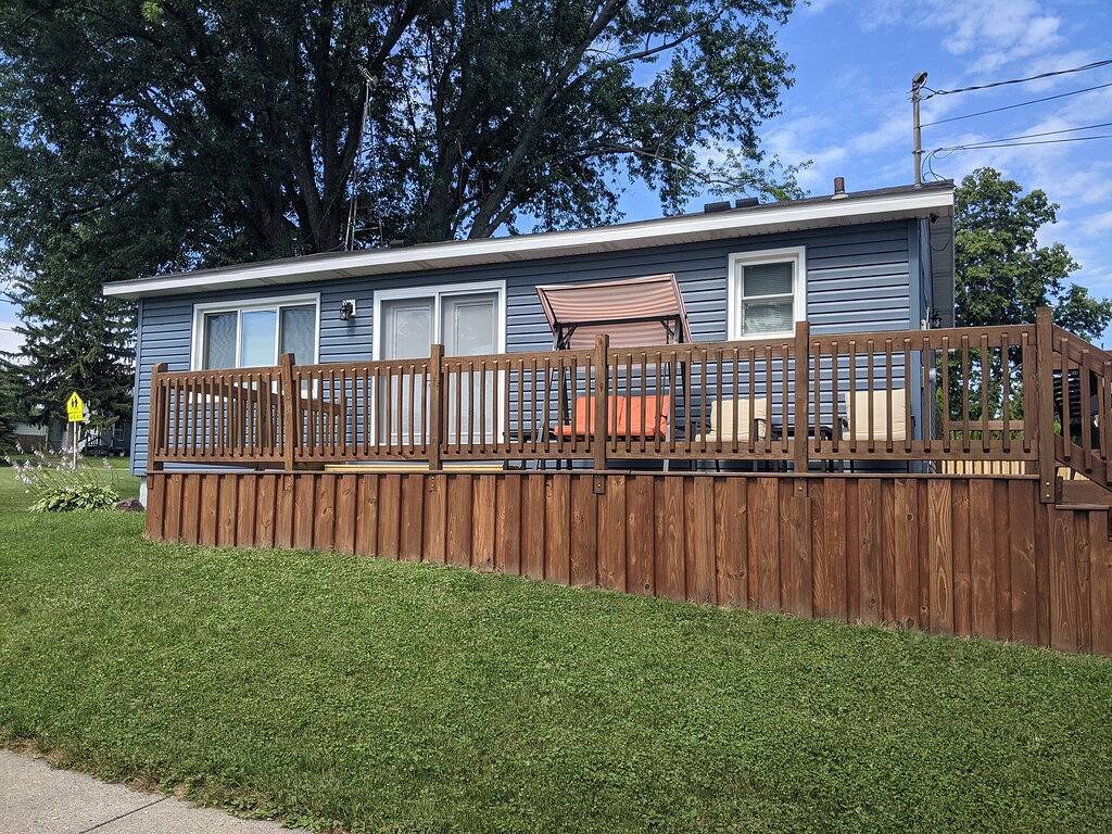 Updated home with lake views, across the street from Lake Wisc! in Village of Merrimac, Sauk County