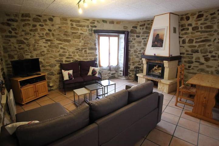 Gîte pour 8 personnes, avec terrasse, animaux acceptés