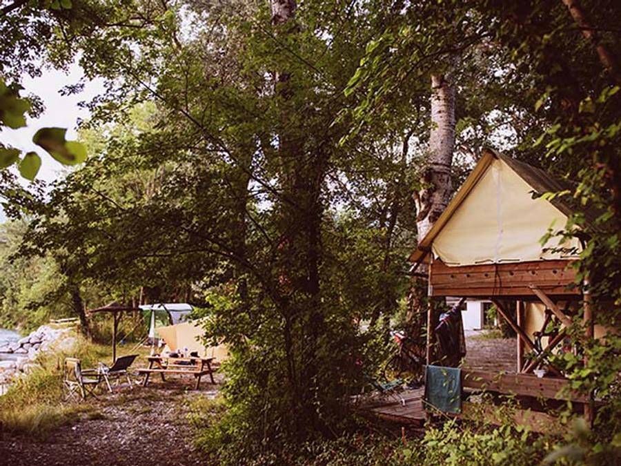 Les Chamberts, Camping & Lodges - Hébergement 2 personnes - Cabane Bivouac sur pilotis sous les arbres in Piégros-la-Clastre, Région de Die