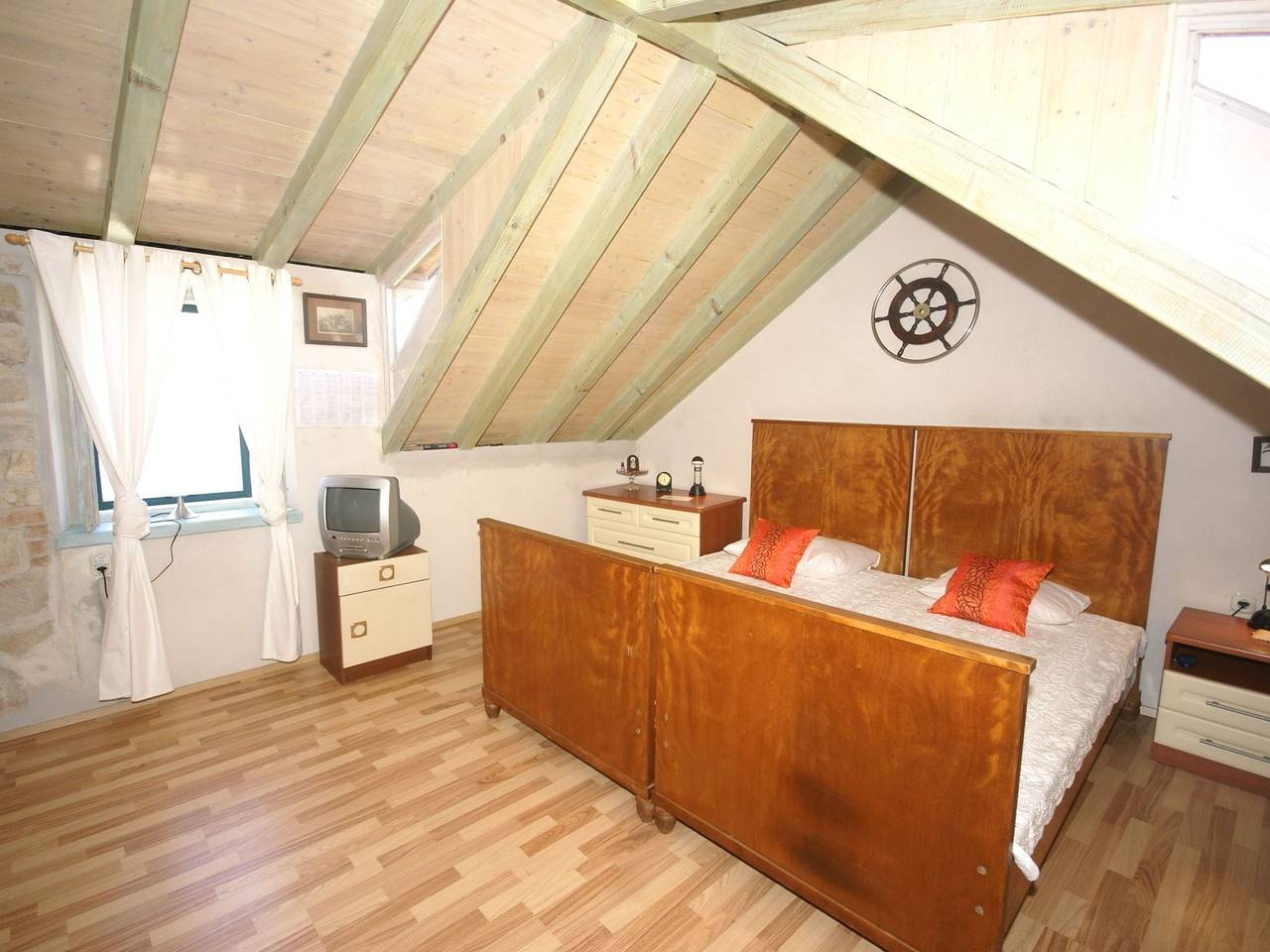 Ganze Wohnung, Traditional house with two apartments in Old Town Vis, beach 5 mins in Vis Stadt, Vis