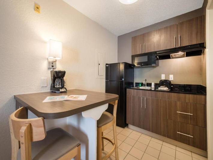 Appartamento intero, 1 letto matrimoniale queen size | Microonde | Area fumatori in Contea di Gwinnett