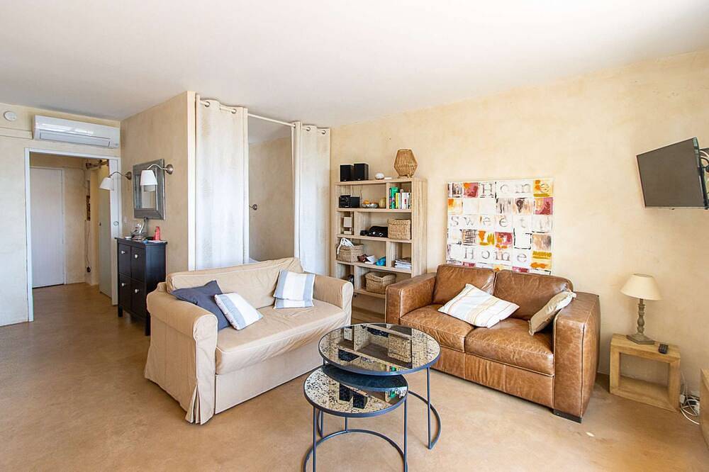 Appartement entier, Port Grimaud Studio avec terrasse sur plage - Vue Mer-  Clim, Wifi in Port Grimaud, Grimaud