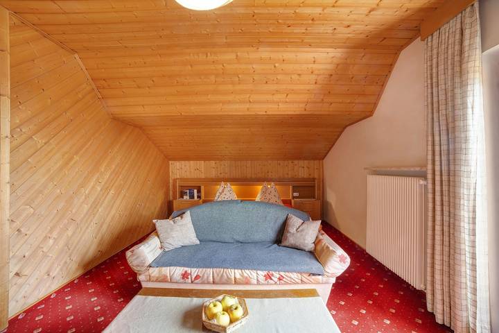 Hel studio-lejlighed, Apartment 'Sankt Corbinian 3' with Mountain View, Balcony, and Shared Garden in Kuens, Texelgruppe