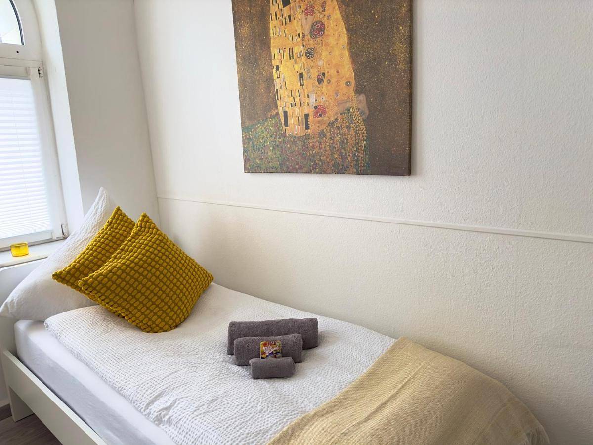 Ganze Wohnung, Möbliertes Apartment in Herne-Mitte mit Parkplatz, Arbeitsplatz, Wlan- Super Anbindung an Autobahnen und Öpnv -Für 1bis 3 Personen in Herne, Ruhrgebiet