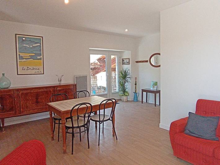 Gîte pour 4 personnes, avec terrasse dans Cobonne