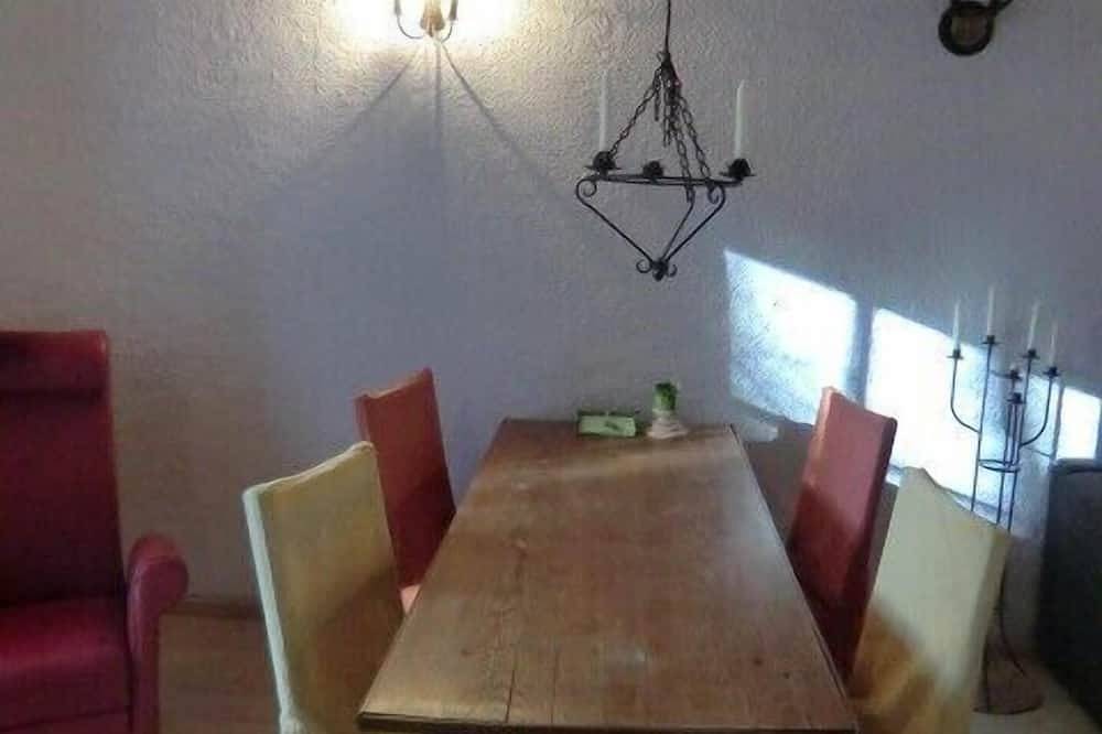 Ganze Wohnung, Kachelofen, Landhausstil, urgemütlich, Terasse, Garten, ebenerdig, See in Schlehdorf, Kochelsee
