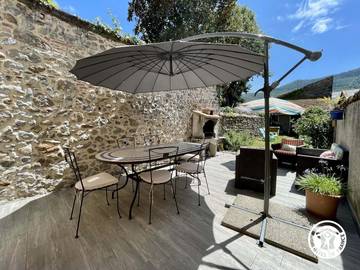 Gîte pour 8 personnes, avec jardin à Saurat