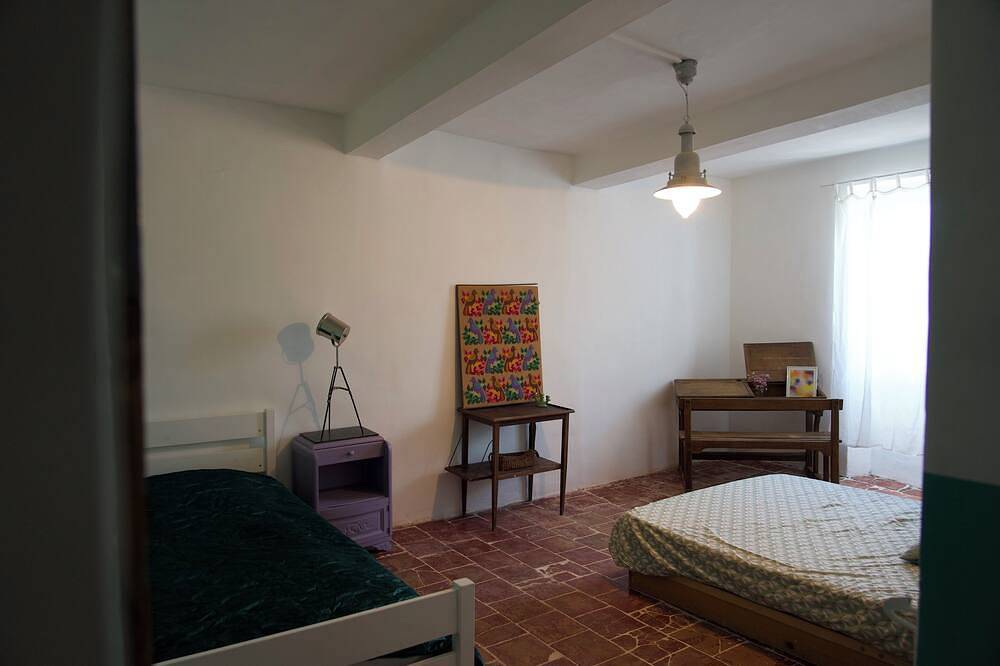Chambre Cath - Ferme Noosphère in Quissac, Région du Vigan