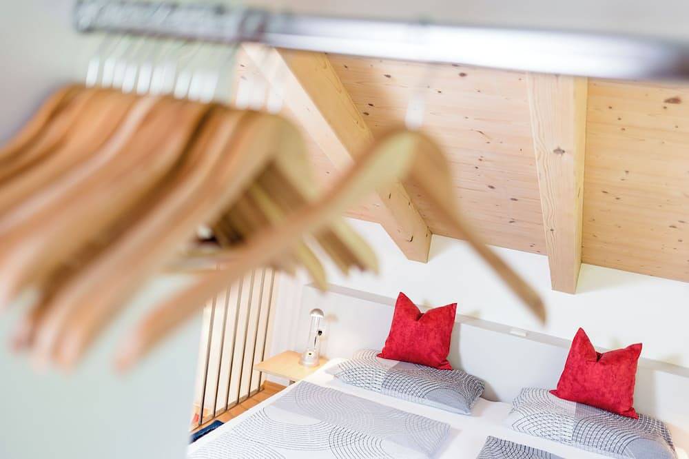 Ganze Wohnung, Ferienwohnung am Ortsrand von Kurtatsch in Kurtatsch an der Weinstraße, Nonsberggruppe