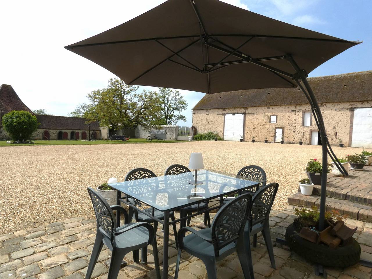 Gîte pittoresque avec nature, Wi-Fi, Bbq et terrasse privée in Belhomert-Guéhouville, Région de Nogent-le-Rotrou