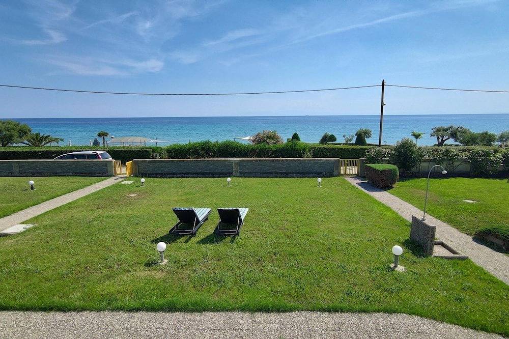 Mira Mare Beachfront villa in Nea Skioni, Kassandra