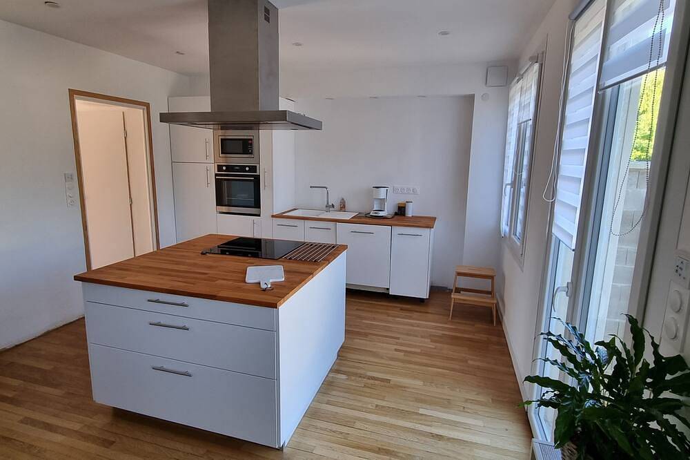 Châlons : Cocooning stay with Balneo, Garden and Garage in Châlons-en-Champagne, Marne