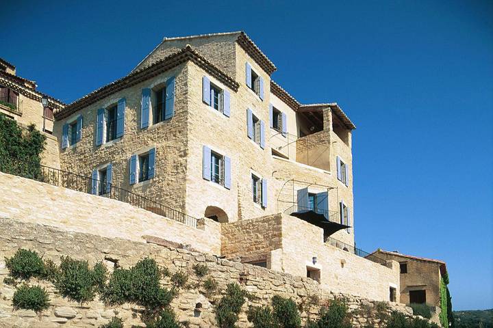 Location de vacances pour 12 personnes, avec Balcon et Terrasse ainsi que Piscine et Vue à Crillon-le-Brave