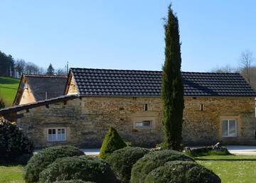 Gîte pour 5 personnes, avec piscine ainsi que jardin et balcon à Jayac