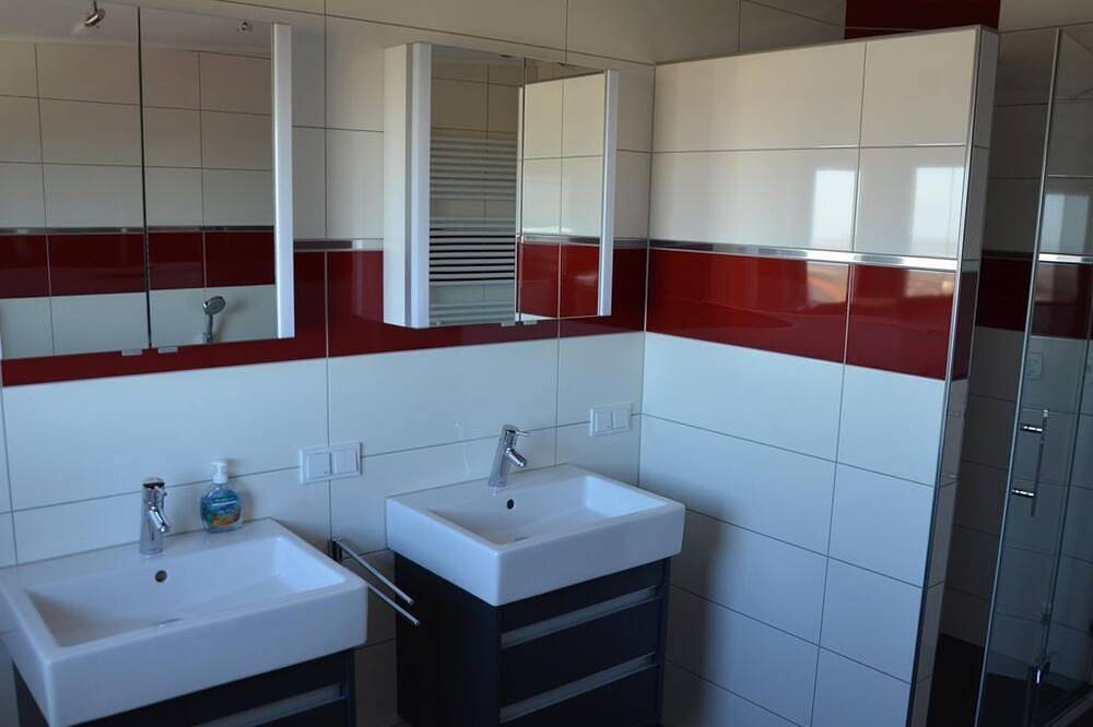 Ganze Wohnung, Ferienwohnung im Seminargarten - Appartement/Fewo, Dusche und Bad, Wc, in Hambach (Neustadt), Neustadt an der Weinstraße