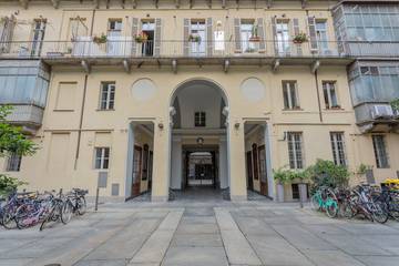 Vacation Rental for 8 Guests in Turin, Turin Province, Picture 2