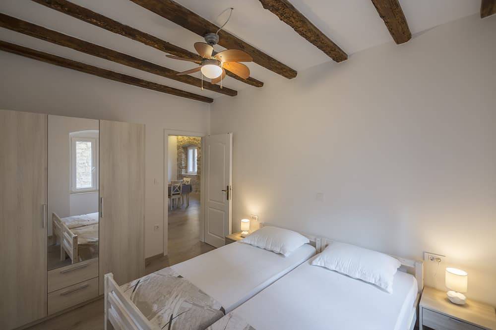 Ganze Wohnung, Apartments Bepi- Apartment Nera in Komiza, Vis