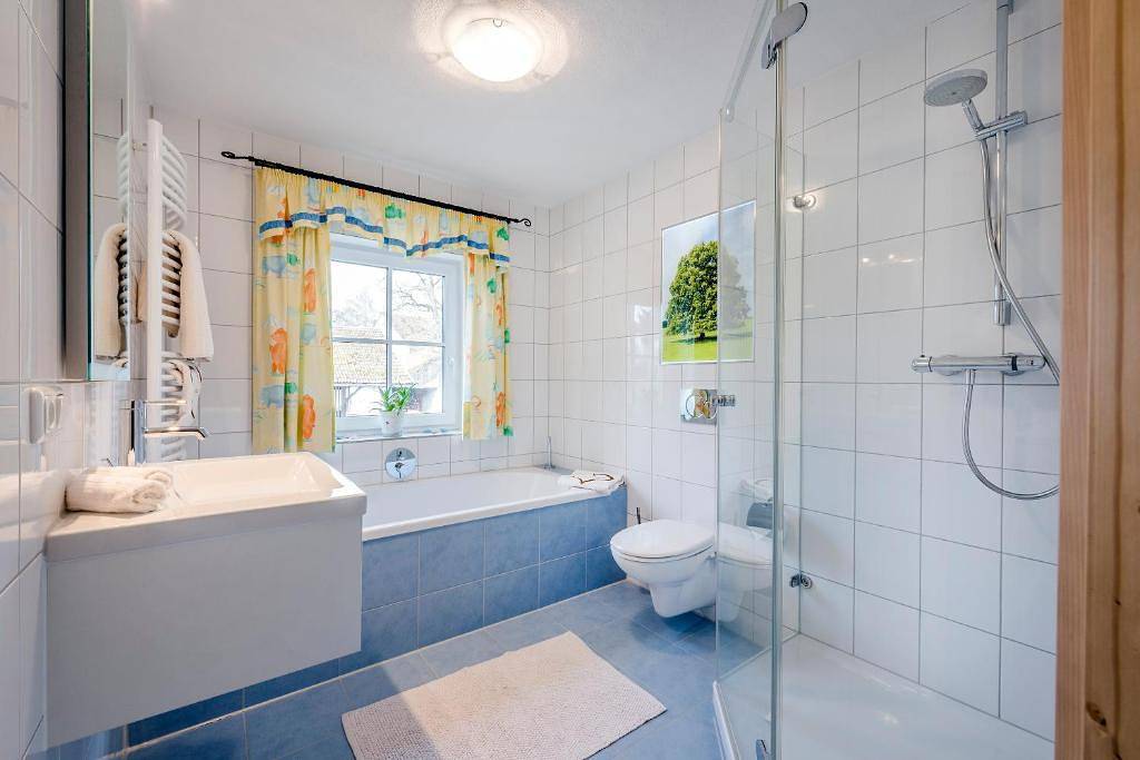 Ganze Ferienwohnung, Edlmann-Hof - Ferienwohnung Lindenblick 42 qm für max. 2 Personen in Obing, Landkreis Traunstein