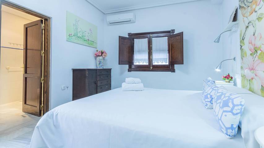 Entire holiday apartment, Hostel May Flowers Cala ⭐⭐⭐ in Distrito Centro (Córdoba), Cordoba