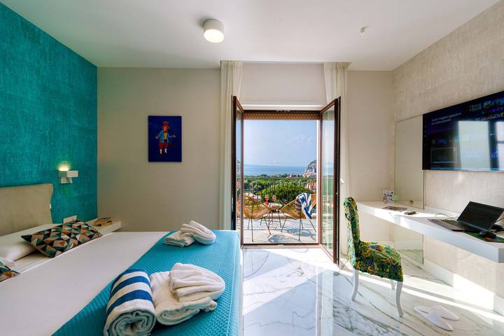 Apartamento entero, Apartamento 'Gio Mar Blu' con vistas al mar, Wi-Fi y aire acondicionado in Piano di Sorrento, Provincia de Nápoles