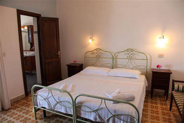 Hôtel pour 2 personnes, avec terrasse ainsi que vue et jardin à Santa Marina Salina - 2