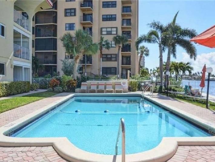 Vacation rental for 2 people, with yard in Pompano Beach
